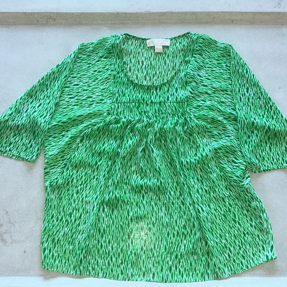 MICHAEL Michael Kors pleated Flowy spring blouse Green White Diamond Pattern